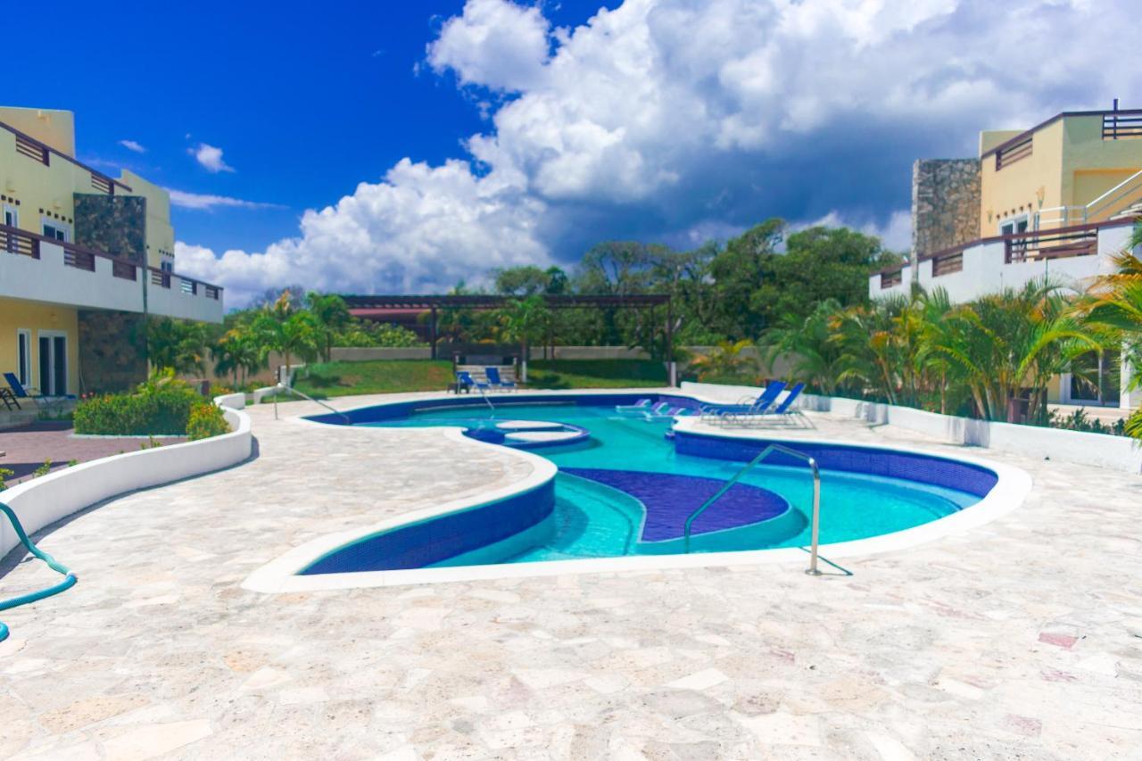 Las Palmas Beach Hotel Dixon Cove Εξωτερικό φωτογραφία