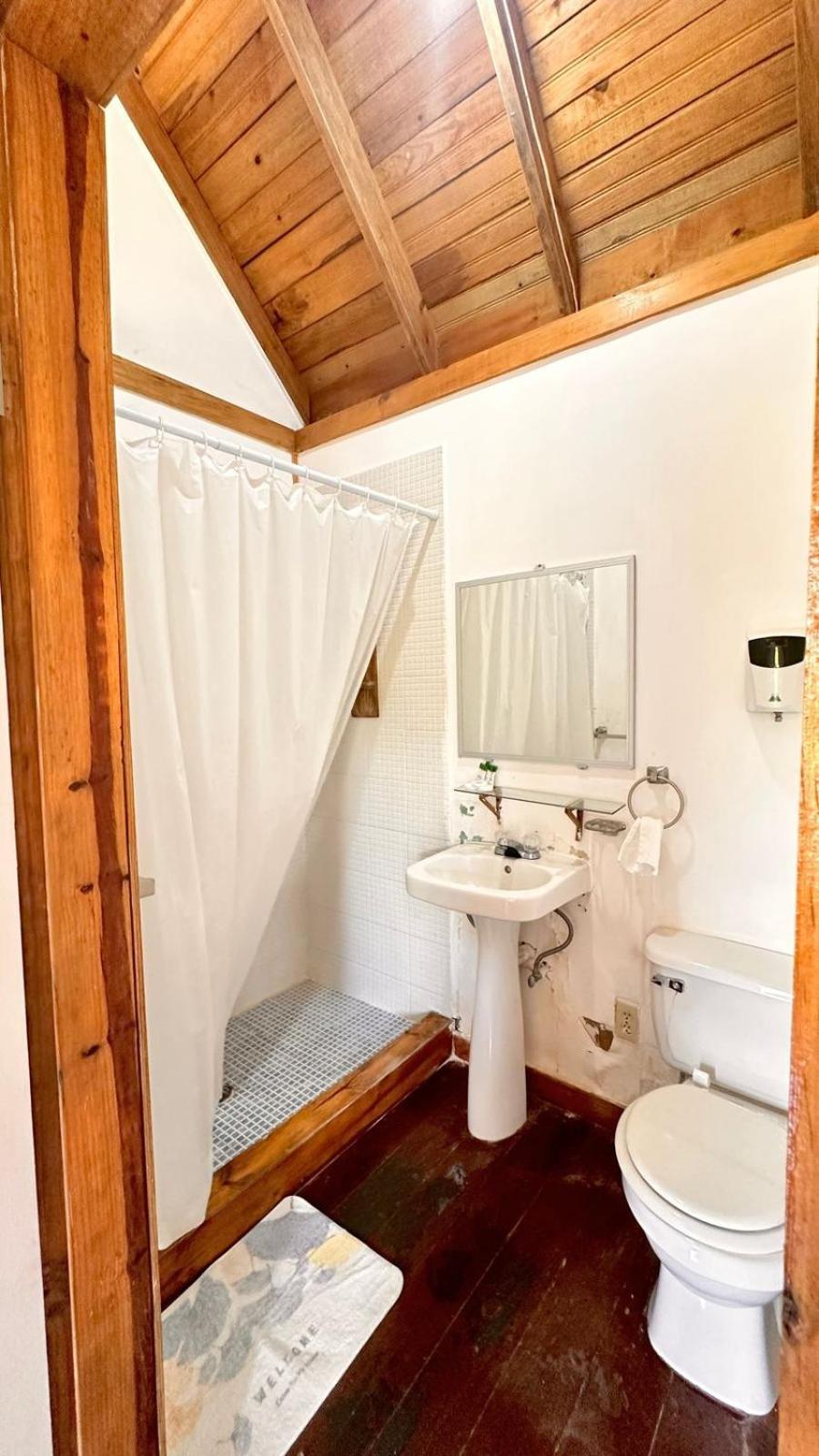 Las Palmas Beach Hotel Dixon Cove Εξωτερικό φωτογραφία