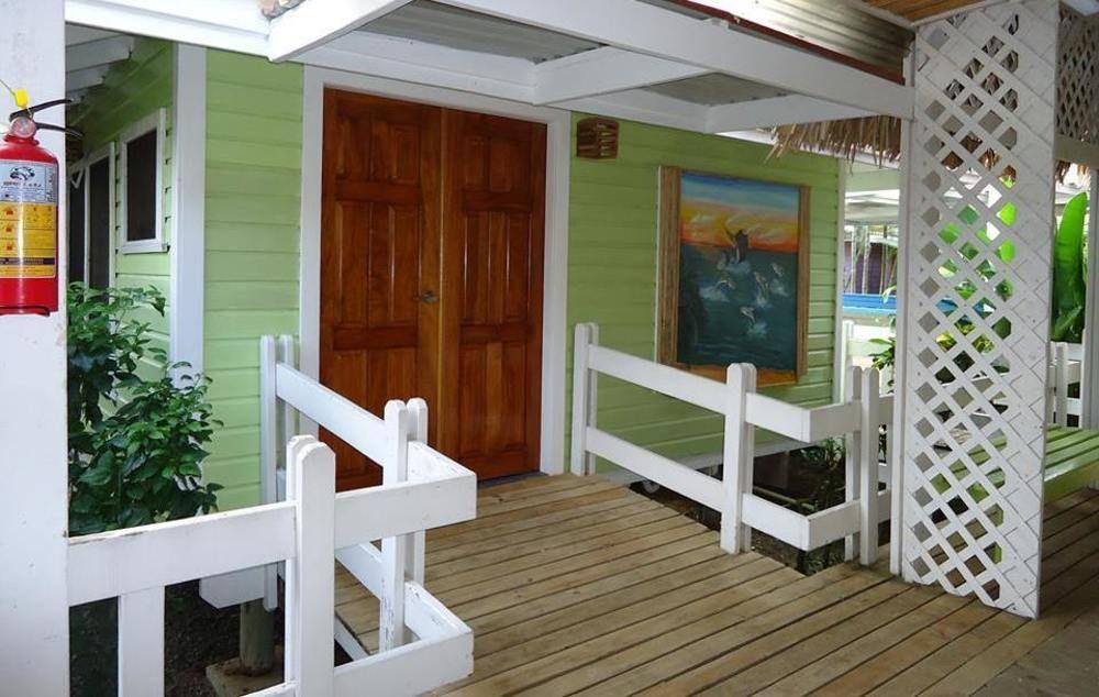 Las Palmas Beach Hotel Dixon Cove Εξωτερικό φωτογραφία