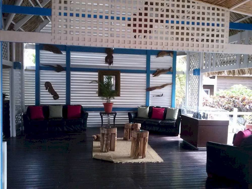 Las Palmas Beach Hotel Dixon Cove Εξωτερικό φωτογραφία