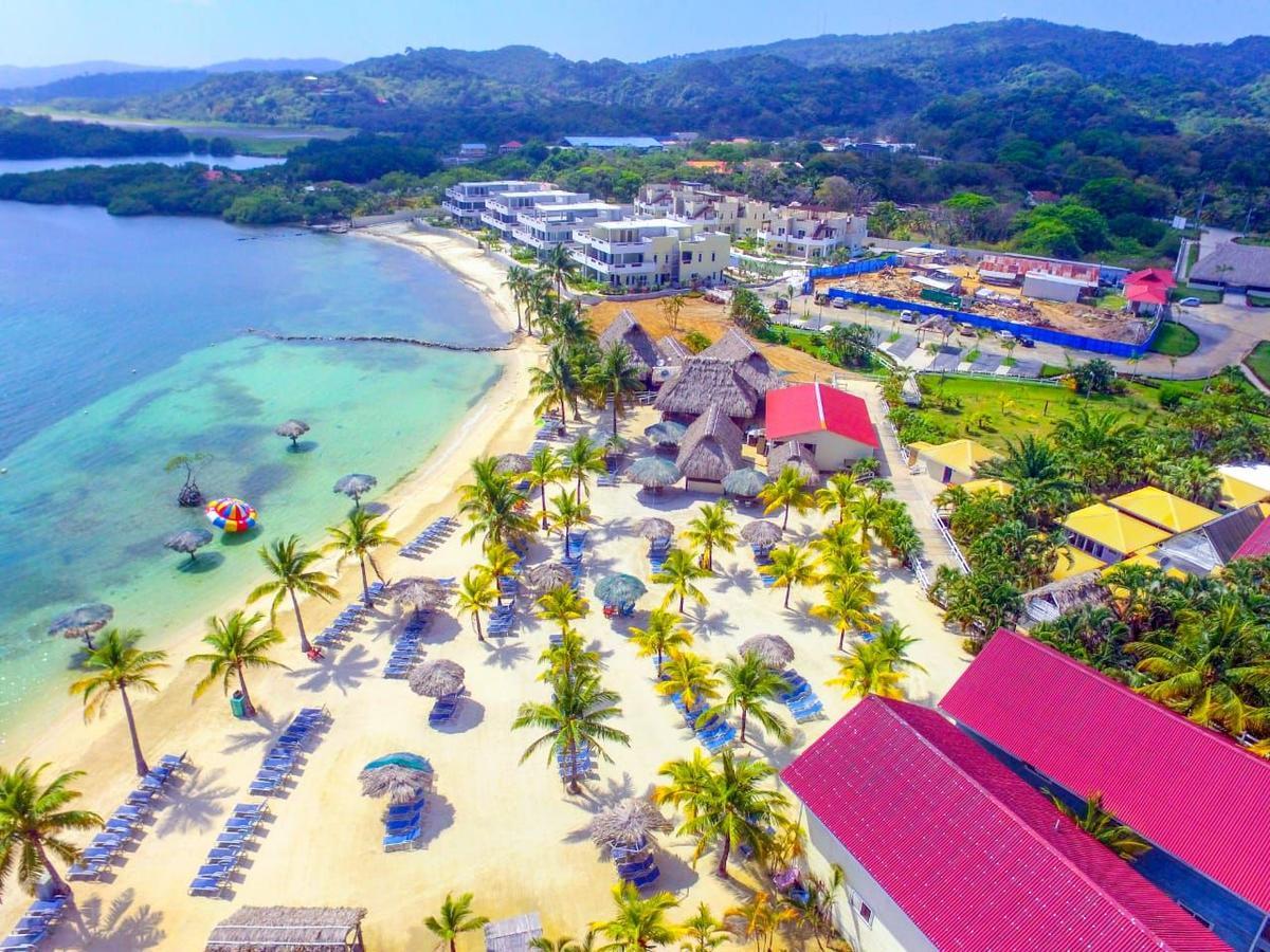 Las Palmas Beach Hotel Dixon Cove Εξωτερικό φωτογραφία